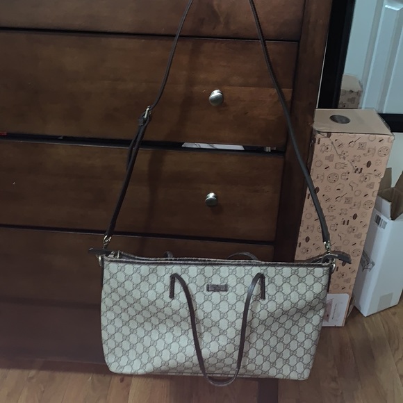 Authentic Gucci bag with optional shoulder strap - Picture 12 of 17